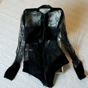 Bodysuit in Black Velvet and Lace